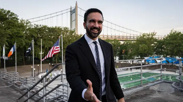 নিউ ইয়র্ক সিটির ডেমোক্র্যাটিক মেয়র প্রাইমারিতে বড় ধাক্কা খেলেন অ্যান্ড্রু কুয়োমো; জয়ী হলেন প্রগ্রেসিভ জোহারান মামদানী 1 549459b0 5174 11f0 be23 138f5805155b.jpg