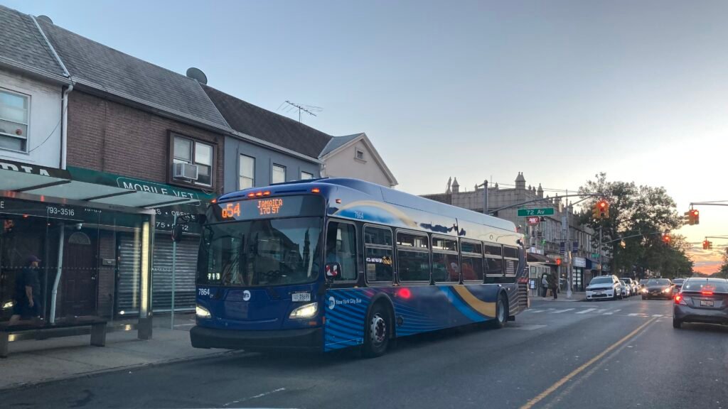 nyct 2022 xd40 7864 on the q54 2