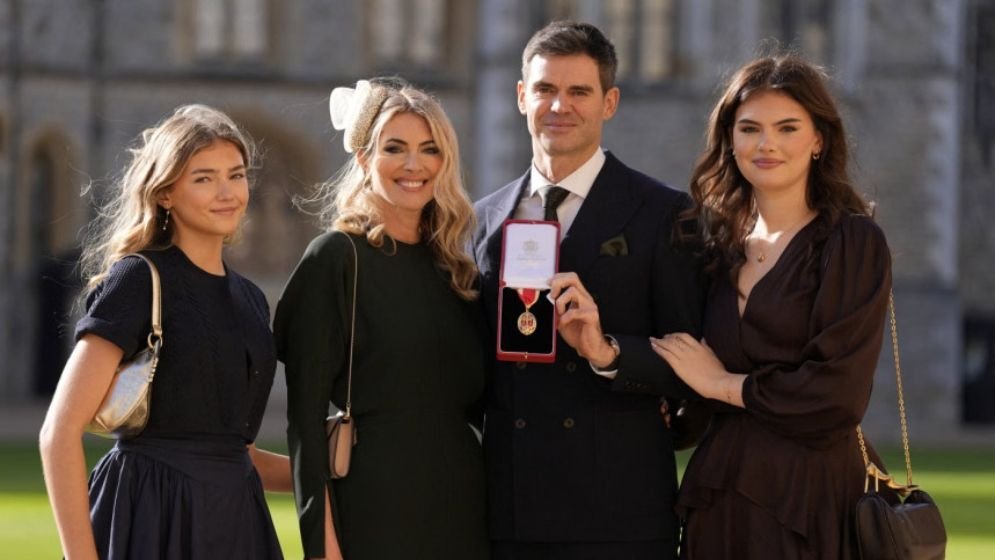 টেস্ট ক্রিকেটের কিংবদন্তি অ্যান্ডারসন পেলেন রাজকীয় মর্যাদা 1 james anderson 6901cfb9961d1