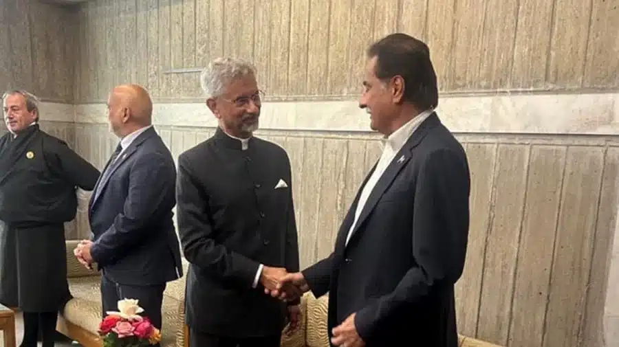 খালেদা জিয়ার জানাজায় পাকিস্তান-ভারত শীর্ষ প্রতিনিধির সাক্ষাৎ 1 dbcd47229d51f3b4bf08fdd689a1352b 695503ff6b715