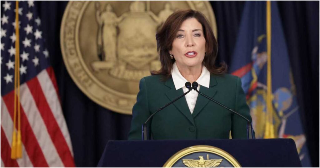 tbn24 20251218005117 4002 tbn24 20250826232149 4544 kathy hochul